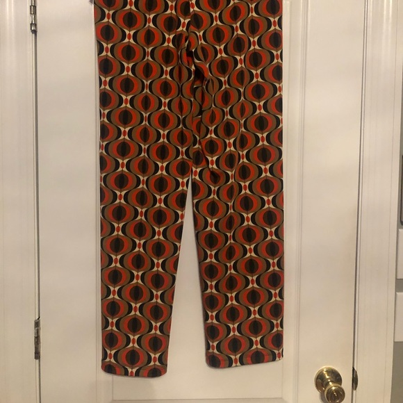 Very stretchy and comfortable pants. NWT size M - Picture 4 of 6